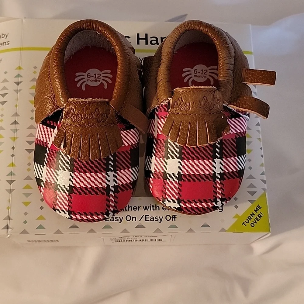 Itzy Ritzy NIB Lumberjack Plain Baby Mocs Red and Black Size 6-12 Months